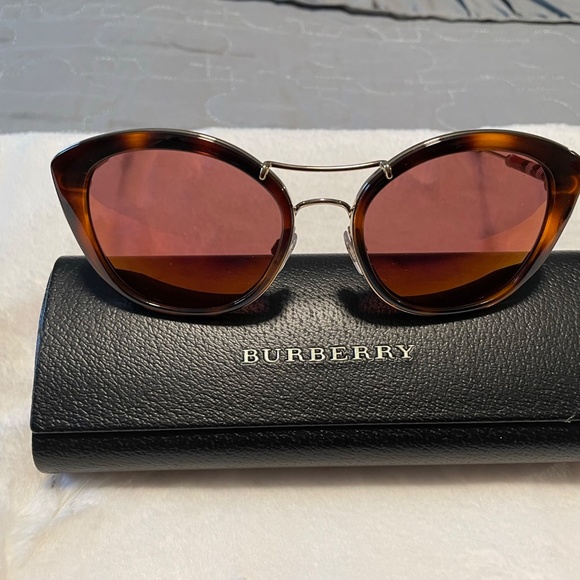 Burberry sunglasses tortoise shell cat eye style - Picture 2 of 5